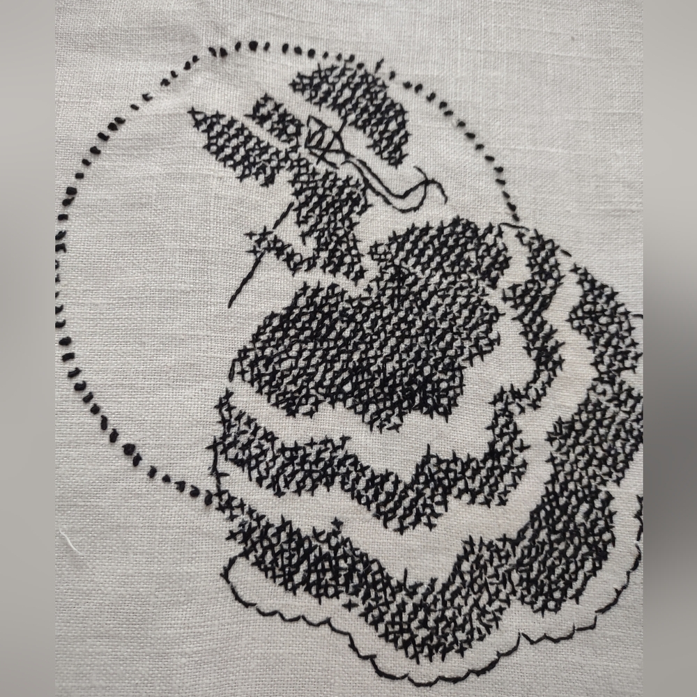 Hand Embroidered Tablecloth With Fringe - Picture 2 of 5